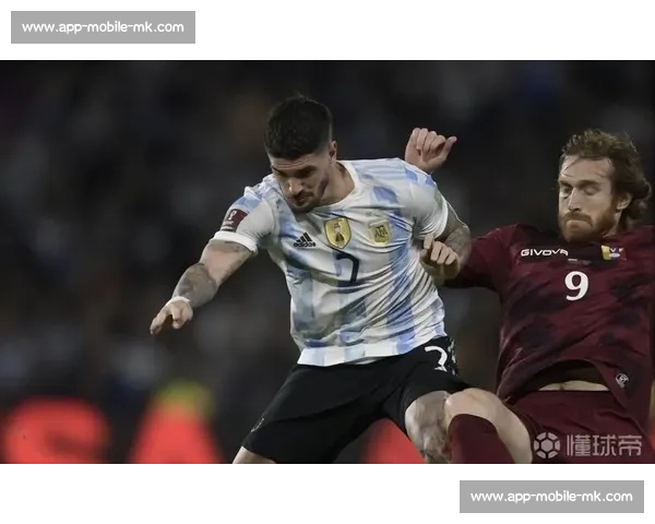 淮安南京德比现争议铲球！激烈对抗下险酿乌龙